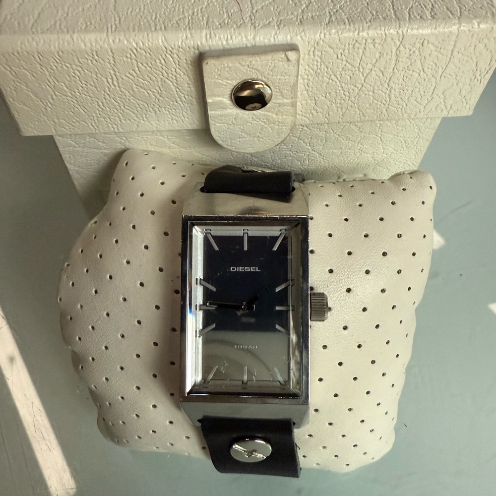 Diesel DZ1020 Men's Rectangular‎ Mirrored Dial Watch Black Leather 10 BAR